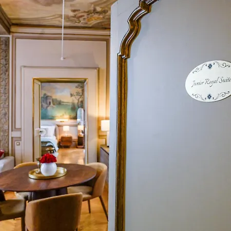 Palazzo Massimo Boutique Piazza Venezia 4* Rom